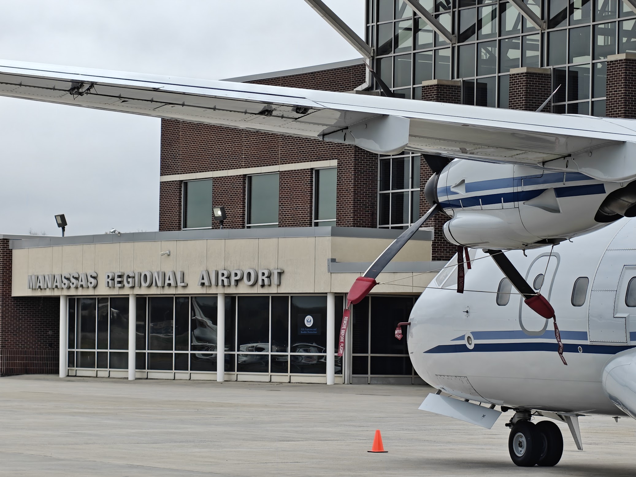 Terminal Ramp with plane